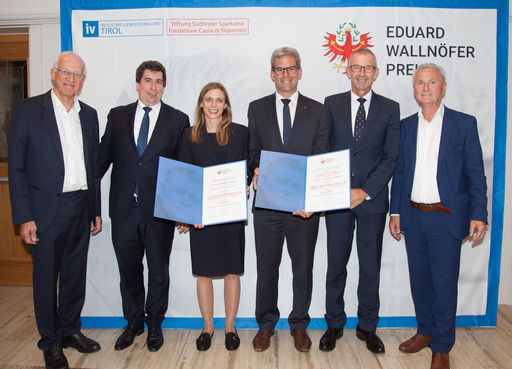 Verena Schallhart und Lukas Möltner erhalten den
Eduard-Wallnöfer-Preis. © IV Tirol
