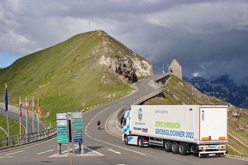 Vorschau Bild von Elektro LKW am Großglockner.Erfolgreicher Test mit
einem 26 Sattelzug mit voller E-Power emissionsfrei auf den höchsten
Berg Österreichs.