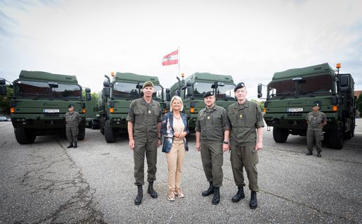 Maria Theresien Kaserne, Wien, Österreich
.Verteidigungsministerin, Klaudia Tanner übergibt neue
Bergefahrzeuge an die Truppe