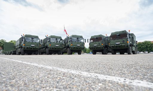 Vorschau Bild von Maria Theresien Kaserne, Wien, Österreich
.Verteidigungsministerin, Klaudia Tanner übergibt neue
Bergefahrzeuge an die Truppe