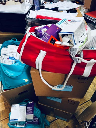 Vorschau Bild von Das "Extragepäck" der FMRS Experten ist gut im
Kinderkrankenhaus von Ivano-Frankivsk angekommen