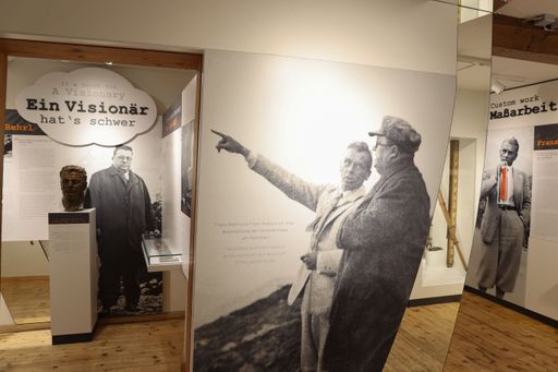 Vorschau Bild von Eröffnung der Ausstellung "Bau der Straße" an der
Großglockner Hochalpenstraße.