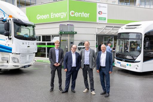 Mitglieder der Codex Group des Green Energy Center
Europe als Veranstalter der Pressekonferenz vor den jetzt
verfügbaren Produkten für den Umbau des Mobilitätssystems mit Grünem
Wasserstoff
