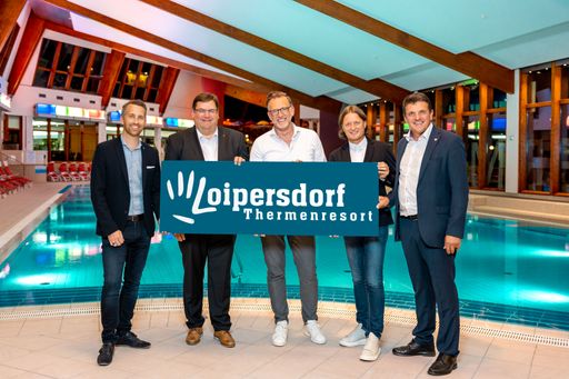  (v.l.n.r.): Philip Borckenstein-Quirini (Geschäftsführer
Thermenresort Loipersdorf), Jörg Siegel (Geschäftsführer SHR Thermen
& Hotel Beteiligung GmbH), Ingo Hofmann (Vorstandsvorsitzender
Merkur Versicherung AG), Günther Lederhaas (Geschäftsführer Granit
Holding GmbH) sowie Franz Jost (Beiratsvorsitzender Thermenbeirat
Loipersdorf)