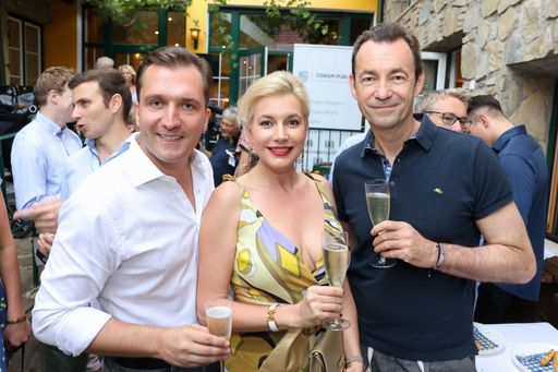 Vorschau Bild von Gerald Weilbuchner, Andrea Hauke, ARA-Vorstand Harald Hauke