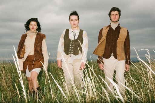 Vorschau Bild von "LÖSS" Die Theater-Film Eigenproduktion mit Johanna
Hainz, Martin Hemmer und Rina Juniku