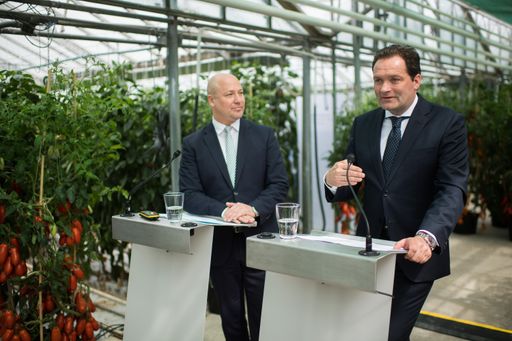 Vorschau Bild von Landwirtschaftsminister Norbert Totschnig und Statistik Austria
Generaldirektor Tobias Thomas stellen die Ergebnisse der
"Agrarstrukturerhebung 2020" vor.