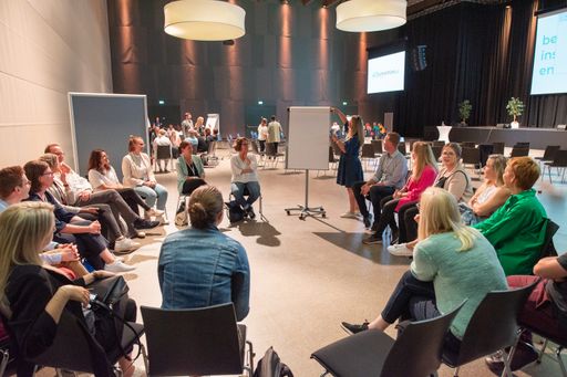 Vorschau Bild von Meetingexpert:innen tauschen sich im Convention4u
Workshop “Convention Future Forward“ zu aktuellen
Branchenherausforderungen aus und diskutieren Lösungsansätze.