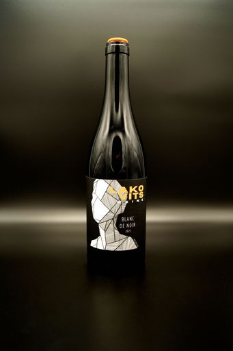 Vorschau Bild von schwarze Weinflasche mit schwarzem Hintergrund