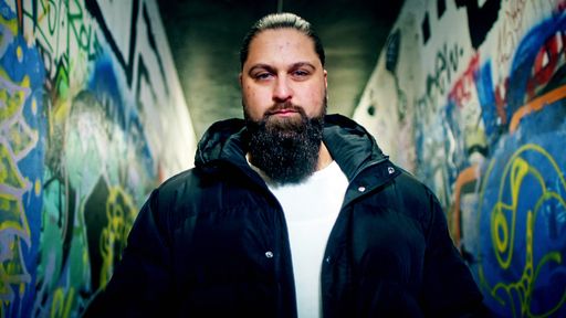 Vorschau Bild von Neue Rap-Dokumentation in der Primetime: "Beats of Berlin: Rap
ist mein Leben" ab 04. August bei RTLZWEI / Der 26-Jährige Aktif hat
im Knast seine Liebe zum Rap und sein Talent für das Schreiben von
Texten entdeckt. Jetzt ist er wieder auf freiem Fuß und möchte
beweisen, dass er mehr als ein Verbrecher ist. / Weiterer Text über
ots und www.presseportal.de/nr/6605 / Die Verwendung dieses Bildes
ist für redaktionelle Zwecke unter Beachtung ggf. genannter
Nutzungsbedingungen honorarfrei. Veröffentlichung bitte mit
Bildrechte-Hinweis.