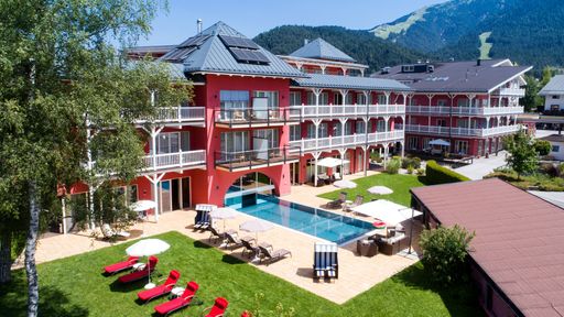 Das Hotel Eden am Seefelder Hochplateau bietet den idealen
Ausgangspunkt für Aktivurlauber:innen – aber auch der
Wellnessbereich spielt alle Stückerln.