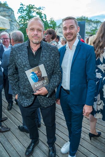 Vorschau Bild von Gery Keszler mit Begleitung in der Oper im
Steinbruch