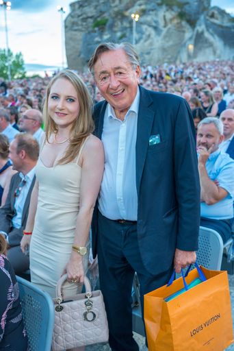 Vorschau Bild von Richard Lugner mit Tochter bei Nabucco