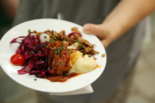 Vorschau Bild von Zwiebeltofu in Weissweinsauce mit Kartoffelpüree