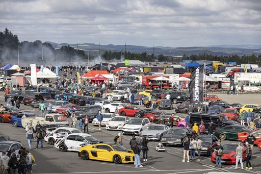Herausragendes Comeback für "GRIP - Das Motorevent". Die
Veranstaltung für alle PS-Freunde begrüßte über 15.000 Besucherinnen
und Besucher auf dem Nürburgring. Prominente Gäste, Live-Musik, die
GRIP-Moderatorenriege und nicht zuletzt zahllose beeindruckende
Automobile begeisterten alle Sinne. / Weiterer Text über ots und
www.presseportal.de/nr/6605 / Die Verwendung dieses Bildes ist für
redaktionelle Zwecke unter Beachtung ggf. genannter
Nutzungsbedingungen honorarfrei. Veröffentlichung bitte mit
Bildrechte-Hinweis.