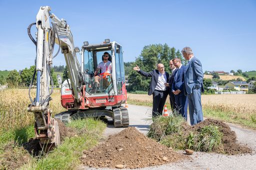 Vorschau Bild von Sts Tursky, LR Achleitner, GD Steinecker & GF Wachutka bei der
Pressekonferenz zur Eröffnung der Baustelle Zwisl in Meggenhofen.