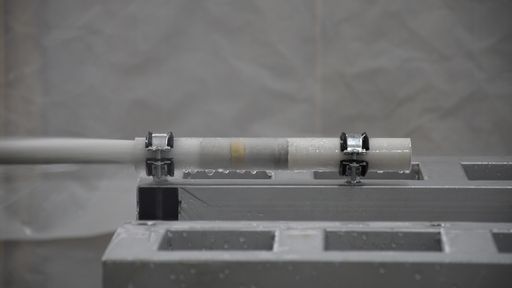 Vorschau Bild von Musterglasrohr verblockt mit Elektriker Gips -
während dem Reinigungsvorgang