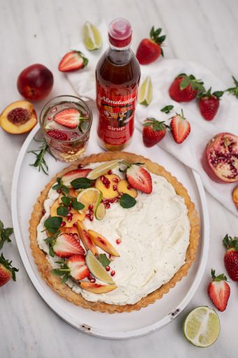 Vorschau Bild von Rezept mit Almdudler Sirup // KNUSPRIGE DINKELTARTE
MIT DUDLERCREME & SOMMERFRÜCHTEN