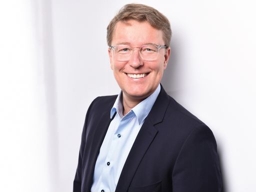 Vorschau Bild von Dr. Andreas Lieb, Director of Human Resources von InnoGames /
Weiterer Text über ots und www.presseportal.de/nr/79624 / Die
Verwendung dieses Bildes ist für redaktionelle Zwecke unter
Beachtung ggf. genannter Nutzungsbedingungen honorarfrei.
Veröffentlichung bitte mit Bildrechte-Hinweis.