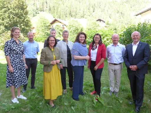 Der Nationalparkrat und das Nationalparkdirektorium
des Nationalparks Hohe Tauern im Rahmen der 27. Sitzung in
Heiligenblut am Großglockner.