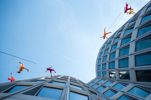 Vorschau Bild von Final rehearsal of "Momentum Curve" by US dance company BANDALOOP
at BMW Headquarters. Photo: Brooke Anderson. © BMW AG and BANDALOOP
/ Weiterer Text über ots und www.presseportal.de/nr/28255 / Die
Verwendung dieses Bildes ist für redaktionelle Zwecke unter
Beachtung ggf. genannter Nutzungsbedingungen honorarfrei.
Veröffentlichung bitte mit Bildrechte-Hinweis.