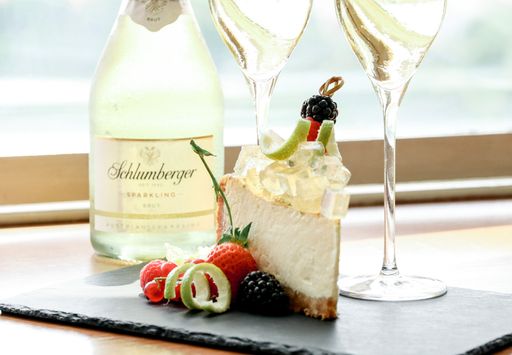 Vorschau Bild von Schlumberger Cheesecake "Sparkling Edition" by
Vienna Marriott Hotel im Stück