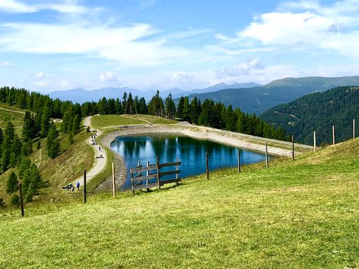 Vorschau Bild von Blick auf den Speicherteich auf der Brunnachhöhe
und die umliegende Bergwelt
