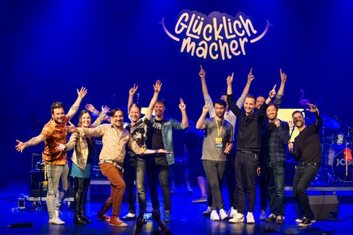 Vorschau Bild von Sie sorgten beim 1. Livekonzert nach Lockdown-Ende
für Gänsehaut und Stimmung: Antenne Glücklichmacher Alle Achtung und
Josh mit Band