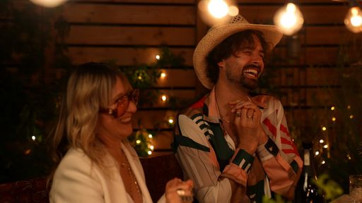 Vorschau Bild von Standbild aus dem Musikvideo zu Conchita WUrsts
neuem Song "Erstmal Pause"