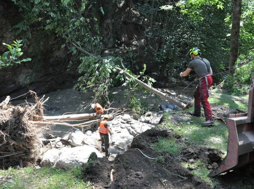 Vorschau Bild von Einöde bei Arriach, Kärnten, Österreich am 01. Juli
2022. Bild zeigt: Villacher Pioniere befreien Bachbett von
umgefallenen Bäumen, im Zuge des Katastropheneinsatzes vom
29.06.2022 im Raum Treffen und Arriach...Foto: BMLV/Thomas Simoner