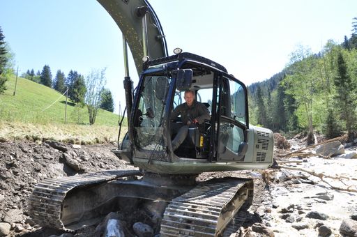 Vorschau Bild von Arriach, Kärnten, Österreich am 30. Juni 2022. Bild
zeigt: Katastropheneinsatz des Pionierbataillon 1 in Treffen und
Arriach. Villacher Pioniere bei der Errichtung einer behelfsmäßigen
Straße von Klösterle nach Arriach...Foto: BMLV/Thomas Simoner