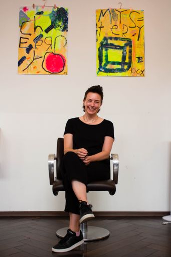  Kunst im Salon – VYDEN Salons X Ana Vollwesen: Die
österreichische Künstlerin Ana Vollwesen im Vyden Salon in der
Otto-Bauer-Gasse