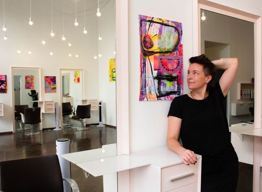 Vorschau Bild von Kunst im Salon: VYDEN Salons X Ana Vollwesen: Die
Bilder sind ein Jahr zu sehen. Ana Vollwesen im Vyden Salon im 6.
Bezirk