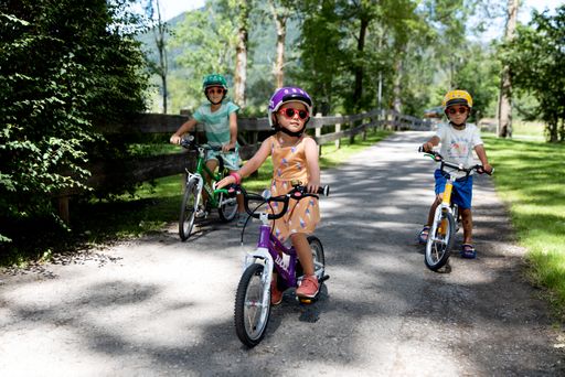 Vorschau Bild von Limited Edition Sonnenbrille für Kinder von drei
bis neun Jahren von SooNice und woom. Ab sofort gibt es die
nachhaltige Kindersonnenbrille zu jedem woom ORIGINAL 2,3 oder 4 -
solange der Vorrat reicht.