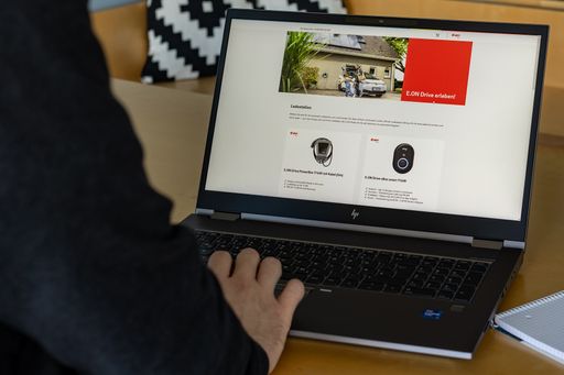  BIL D zu OTS - Das Angebot im österreichischen E.ON Drive
Onlineshop reicht vom Einsteigermodell bis hin zu vernetzten
Lademöglichkeiten.