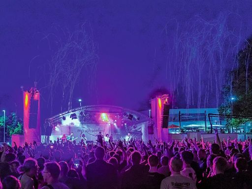 Live Musik unter freiem Himmel auf dem Maschseefest Hannover /
Weiterer Text über ots und www.presseportal.de/nr/42831 / Die
Verwendung dieses Bildes ist für redaktionelle Zwecke unter
Beachtung ggf. genannter Nutzungsbedingungen honorarfrei.
Veröffentlichung bitte mit Bildrechte-Hinweis.