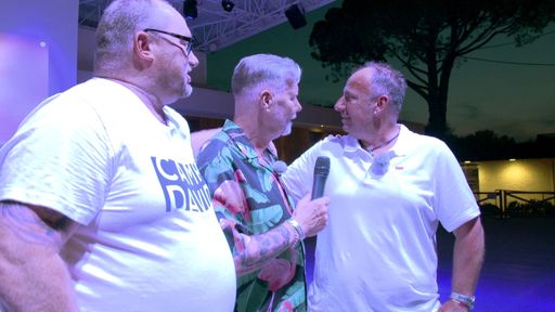Auf die Männer der Fingerhuth-Clique wartet ein besonderer
Auftritt: Sie treten beim Karaoke auf der Showbühne auf. Können sie
die Menge begeistern? / Weiterer Text über ots und
www.presseportal.de/nr/6605 / Die Verwendung dieses Bildes ist für
redaktionelle Zwecke unter Beachtung ggf. genannter
Nutzungsbedingungen honorarfrei. Veröffentlichung bitte mit
Bildrechte-Hinweis.