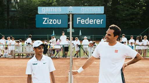 Vorschau Bild von Izyan („Zizou“) Ahmad und Roger Federer