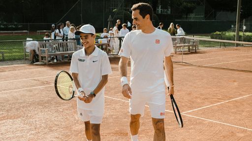 Vorschau Bild von Izyan („Zizou“) Ahmad und Roger Federer