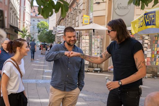 Dominik Wlazny (Marco Pogo) besucht im Rahmen der
"Mei' Präsident"-Kampagne auch Graz