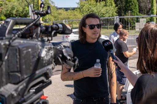 Dominik Wlazny (Marco Pogo) besuchte im Rahmen der "Mei'
Präsident"-Kampagne auch Linz