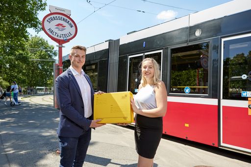 Vorschau Bild von Öffi-Packerl Im Rahmen des Projekts „Öffi-Packerl“
unter der Leitung von Fraunhofer Austria startet die Ausarbeitung
des konkreten Konzepts sowie die Entwicklung der notwendigen App und
der Paketstationen für einen Pakettransport in den Öffis