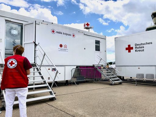  Mobile Arztprarxis des Deutschen Roten Kreuz im
Ankunftszentrum Tegel