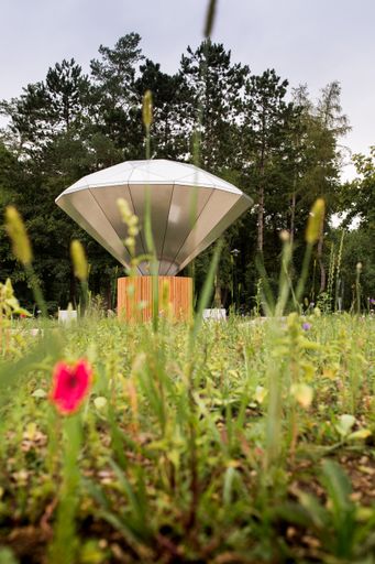 Vorschau Bild von Der "Stein der Ewigkeit" am Stadtfriedhof Linz/St.
Martin.
