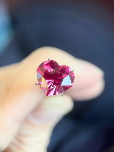 Vorschau Bild von Edelsteine aus Asche von Verstorbenen