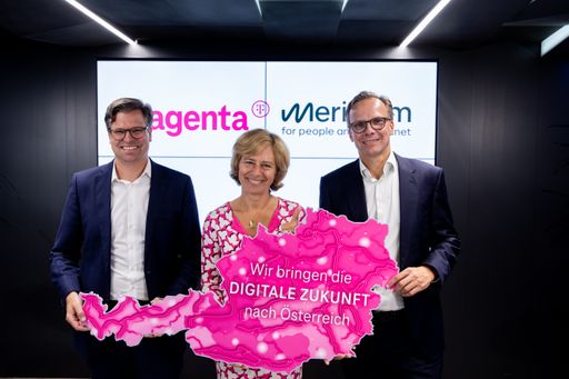  Stephan Wehrmann (Meridiam Business Development
Director DACH), Dominique Leroy (Deutsche Telekom Europa
Vorstandsmitglied), Andreas Bierwirth (Magenta Telekom CEO)
präsentieren die größte private Glasfaser-Partnerschaft Österreichs.