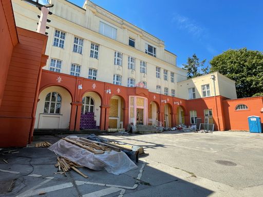Aktuelle Baustelle: Das ehemalige orthopädische
Krankenhaus Gersthof wird zum Schulstandort.