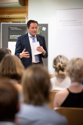 Vorschau Bild von Totschnig beim Forum Alpbach: Ernährung ist ein globales
Sicherheitsthema