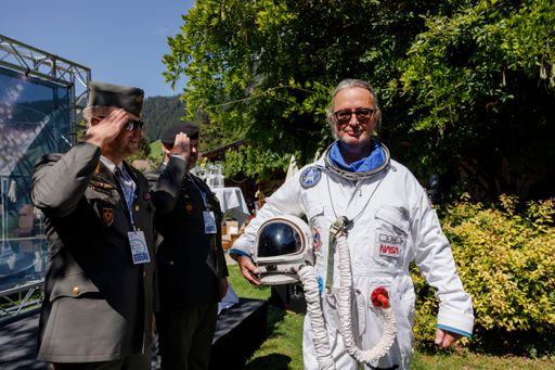 https://www.apa-fotoservice.at/galerie/29950 Patente Cocktail des
Österreichischen Patentamtes. More than a Liquid Lunch. Get-together
und Start in die Alpbacher Technologiegepräche