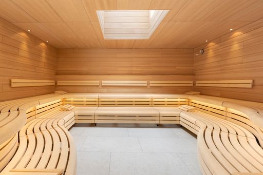 Vorschau Bild von Das 4*Sterne Superior Familienhotel Falkensteiner
Family Resort Lido im Pustertal bietet ein gutes und vielseitiges
Wellness-Angebot, weil sich Familien nach gemeinsamen Auszeiten
abseits von Schul- und Arbeitshektik sehnen. Ein Highlight: die
großzügige Textil-Familiensauna als Cubus auf dem Dach.